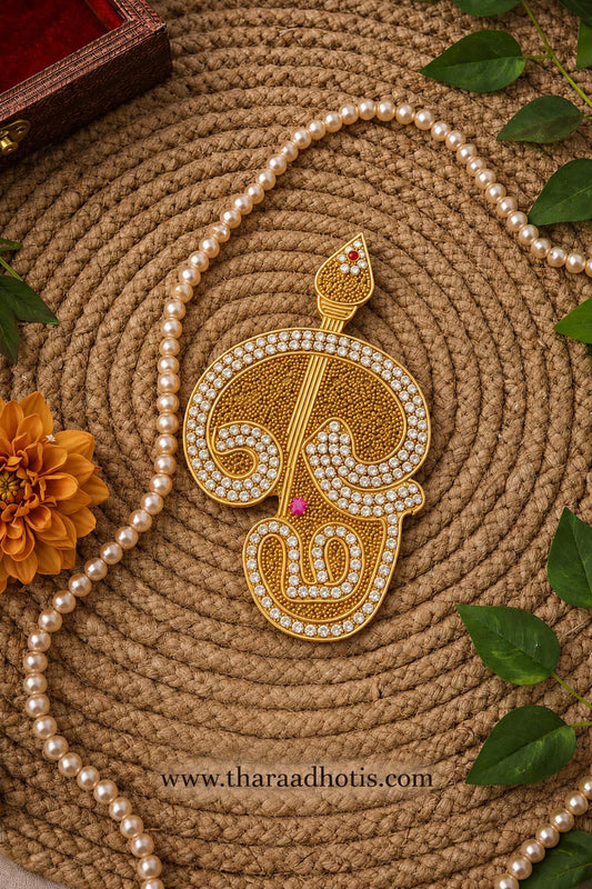 Oom brooch (Shipping charges extra)